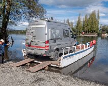 IMG_5738 0910/2019 - Plus petit ferry, tu coules. Paisible traversée sur le Rio Bueno (pas loin de La Union). The cutest ferry we have used - a private affair and very...